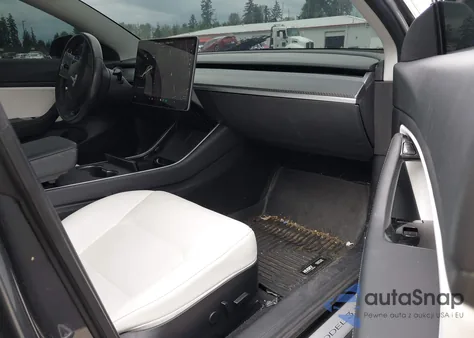 2018 Tesla Model 3 Long Range/Performance z USA, uszkodzony, nr VIN 5YJ3E1EB2JF135062